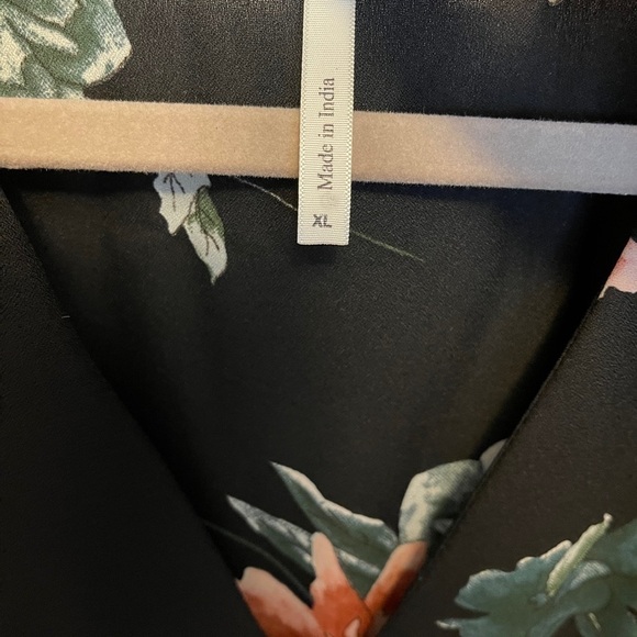 Floral bell sleeve top - Picture 4 of 6